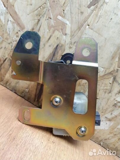 Активатор замка багажника Volkswagen Touareg