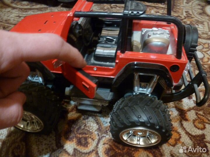 Машинка джип на управлении