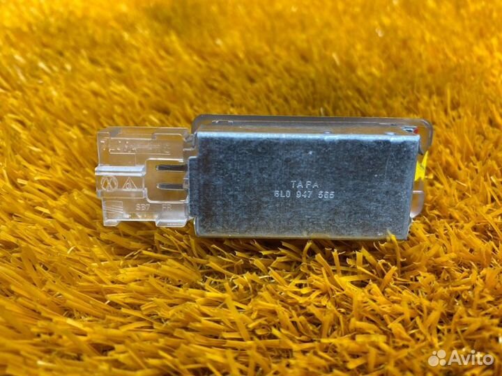 Плафон освещения задний правый Porsche Cayenne 957