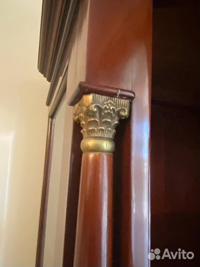 Шкаф-витрина из ценных пород дерева