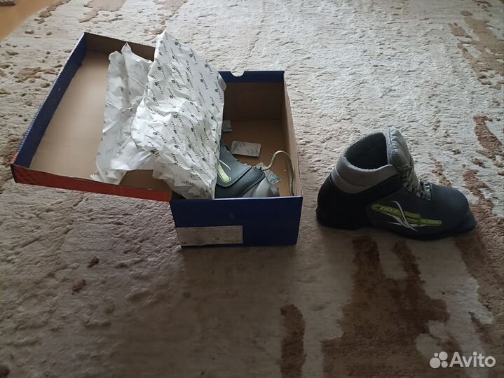 Лыжные ботинки