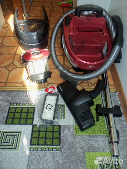Пылесос Shivaki SVC-1748R