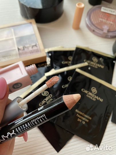 Набор декоративной косметики для лица пакетом тон