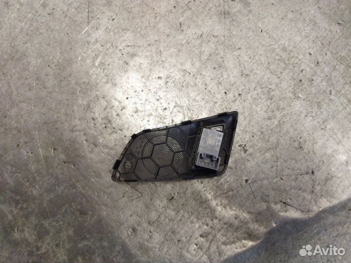 Кнопка стеклоподъемника задняя правая Skoda