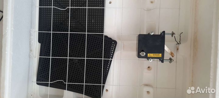 Инкубатор несушка на 77 яиц