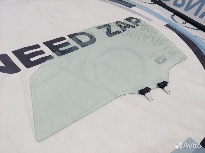 Переднее левое стекло Suzuki Grand Vitara 2010