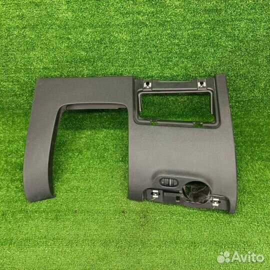 Накладка на торпедо (консоль) левая нижняя