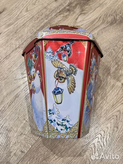 Жестяная коробка/подарок с ёлки