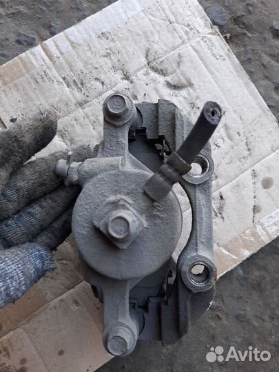 Передний правый тормозной суппорт Daewoo Nexia