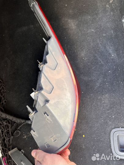 Фонарь задний правый Genesis G80