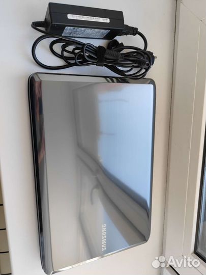 Ноутбук Samsung R525-JV05, 2 видеокарты 1гб дискр