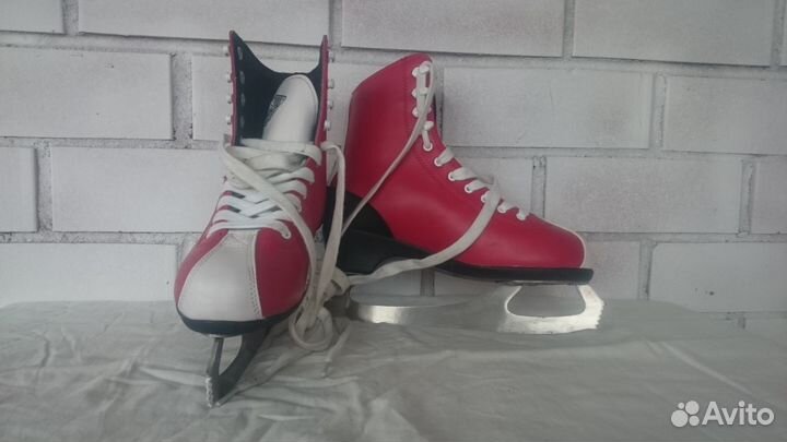 Женские ледовые фигурные коньки 35