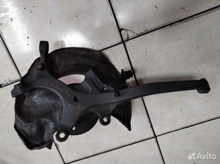 Кулак поворотный передний левый w208 CLK-class