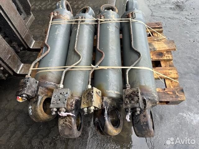 Liebherr A 924 C HD опорный цилиндр