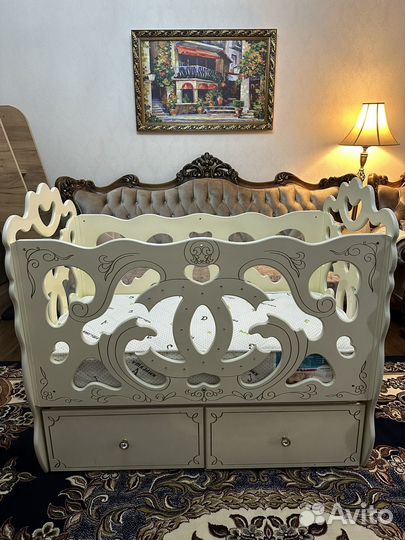 Детская кроватка с поперечным маятником