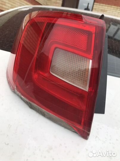 Фонарь левый наружний jetta 6