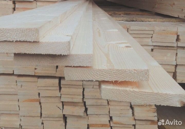 Сосновые доски, природная красота и экологическая чистота