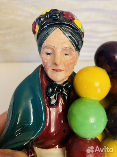 Royal Doulton. Статуэтка «The Old Balloon Seller»