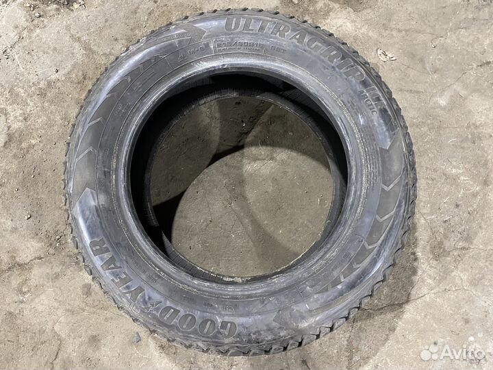 Goodyear Ultragrip Ice Arctic 215/60 R16