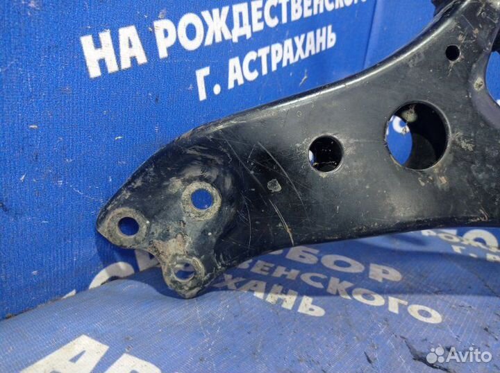 Передний левый рычаг Toyota Camry 30 седан 2AZ-FE