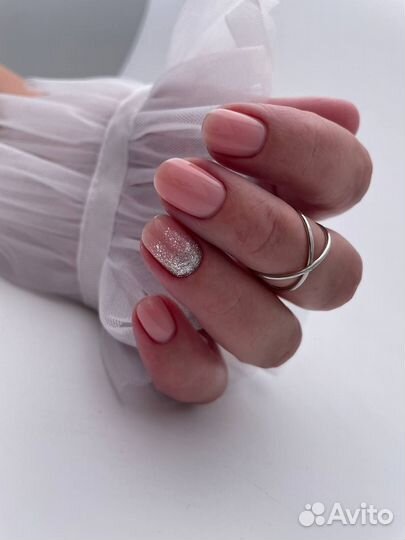 Модель на маникюр