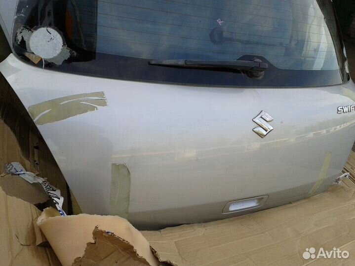 Suzuki Swift 3 обивка двери багажника 2004-2010 г