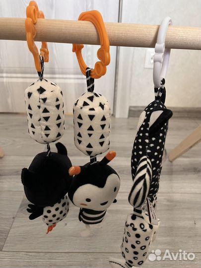 Стойка монтессори с игрушками