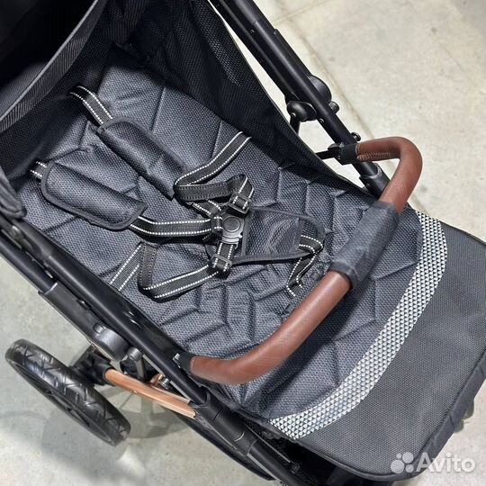 Коляска прогулочная