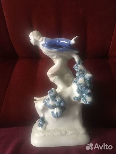 Фарфоровый лыжник