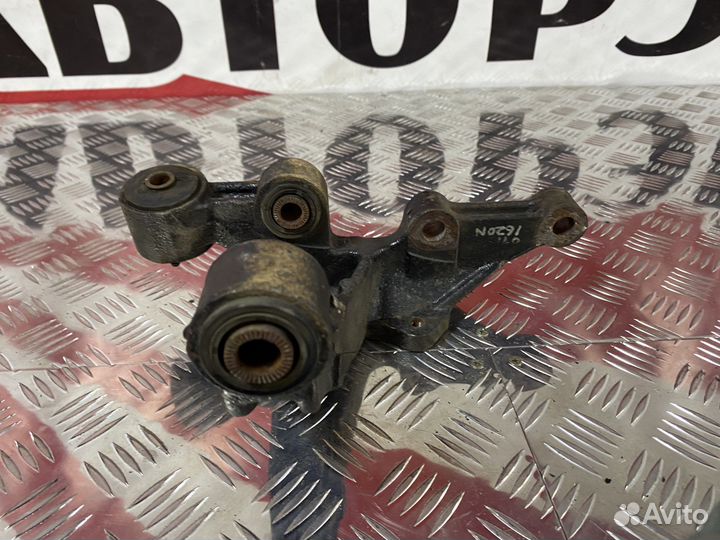 Цапфа задняя правая Toyota Camry 40 V40