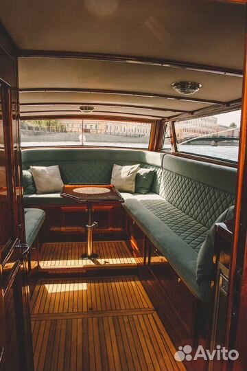 Аренда катера Версаль