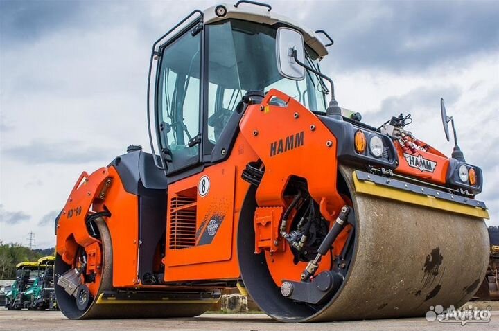 Машинист катка