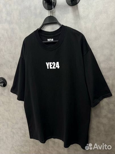 Футболка Ye24