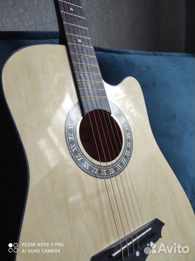 Акустическая гитара