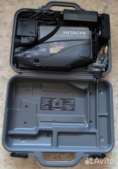 Видеокамера Hitachi VM-2880E