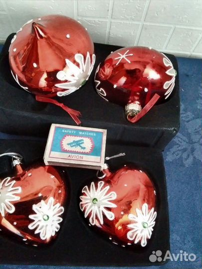 Стеклянные елочные игрушки