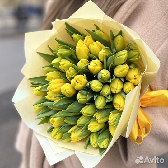 Букет желтых тюльпанов 51 шт. к 8 марта в Москве