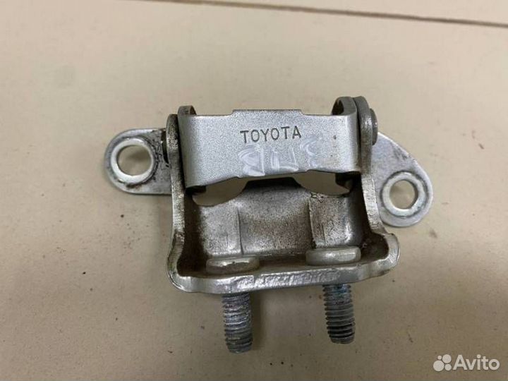 Петля двери задней правой верхняя Toyota Corolla E