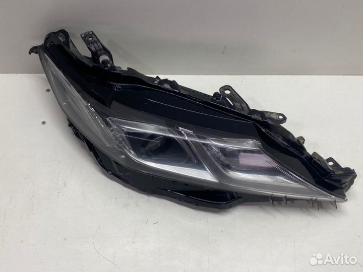 Фара передняя правая Toyota Camry V70/V75