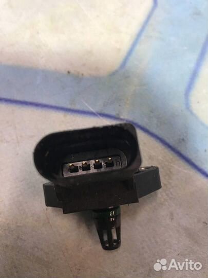 Датчик абсолютного давления 038906051B