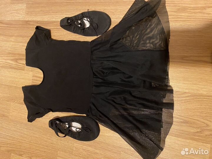 Спортивный купальник и чешки