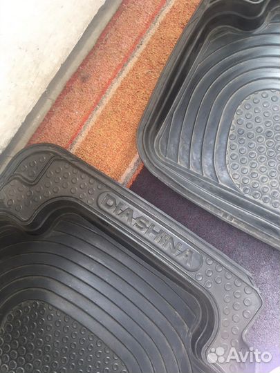 Автомобильные коврики резиновые