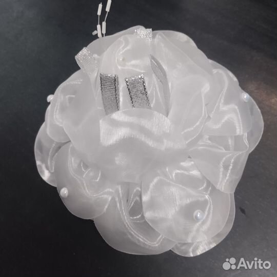 Праздничные бантики,цветок с бусинами