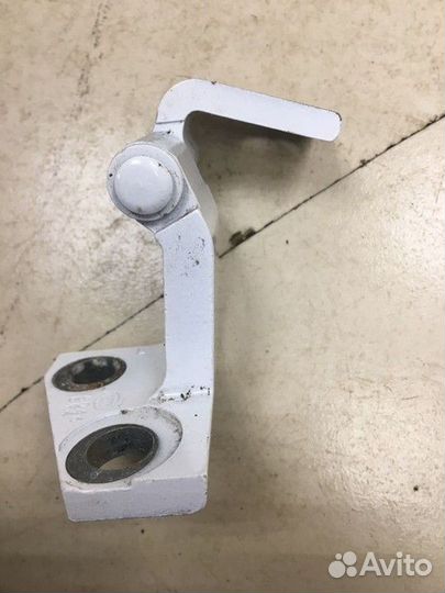 Петля двери передняя левая нижняя Lexus RX