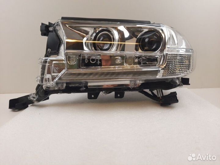 Фара левая Toyota Land Cruiser 200 2016-2021