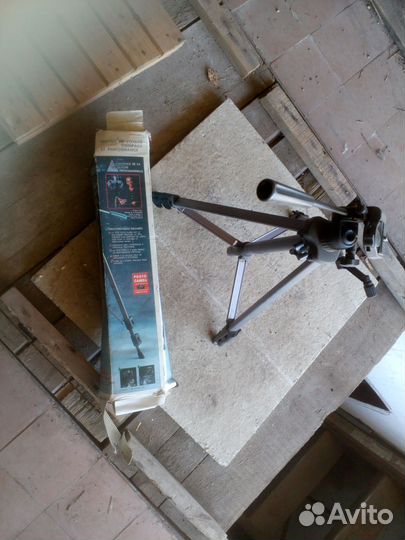 Штатив для видеокамеры профессиональный