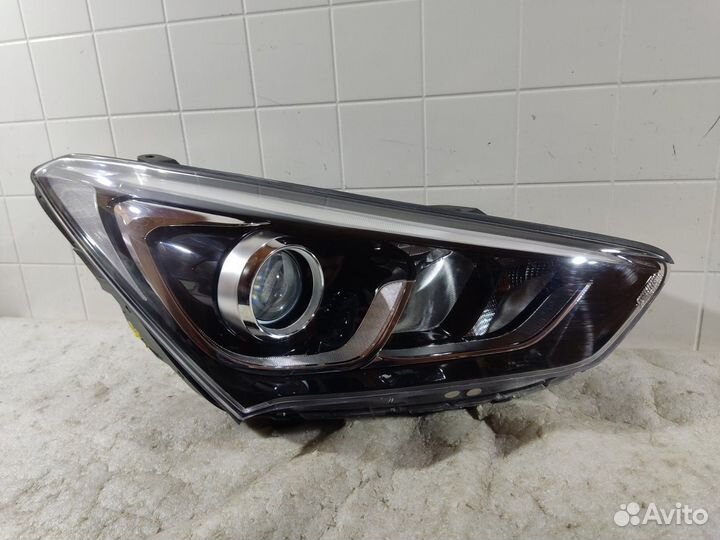Фара Ксенон передняя правая Hyundai Santa Fe 3
