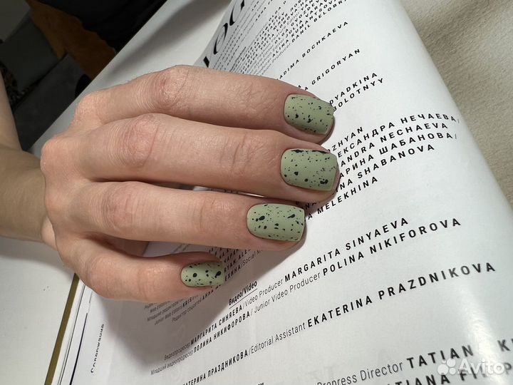 Маникюр с покрытием лаком