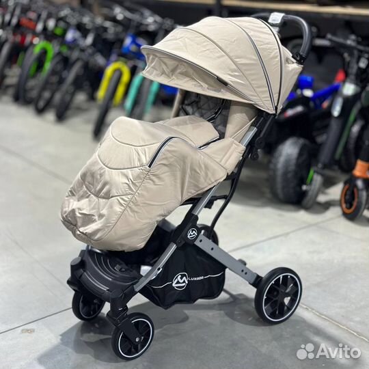 Прогулочная коляска новая