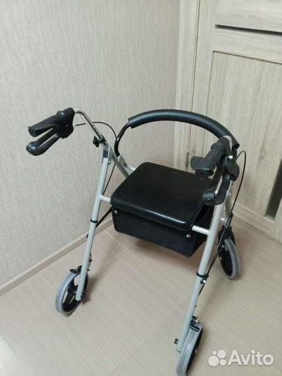 Ходунки для взрослых на колесах с сиденьем